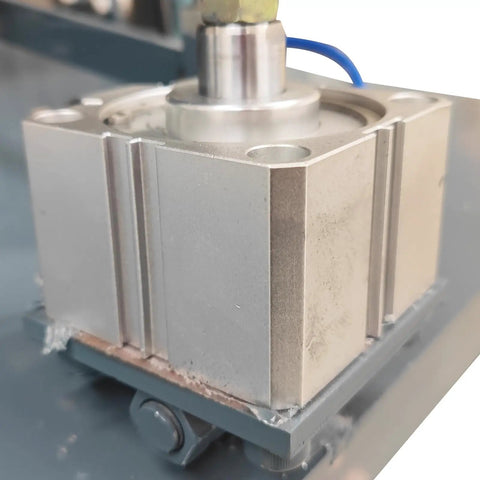 Heavy Duty Pneumatic Pipe Cutter For 0.78 To 3.94 Inch Round And Square Metal Tubes 220V showing close-up of aluminum cutting component.