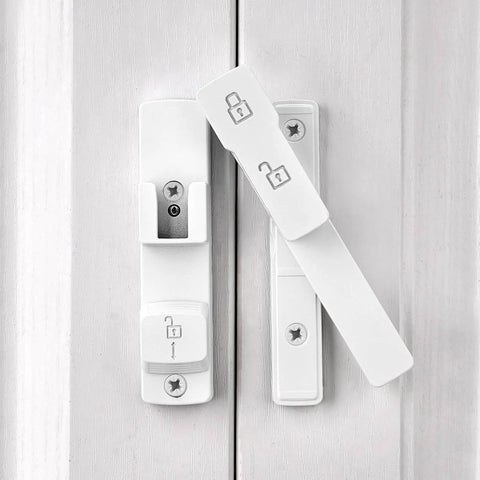 White 180 Degree Barn Door Lock With Dual Locking System And Hidden Screws Zinc Alloy Flip Gate Latch Hardware installed on door