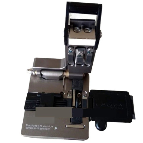 Aoxhugb Cc-01 Fiber Cleaver Optical Cutter For Ftth Cable Installation, showing precision cutting mechanism and handheld design.