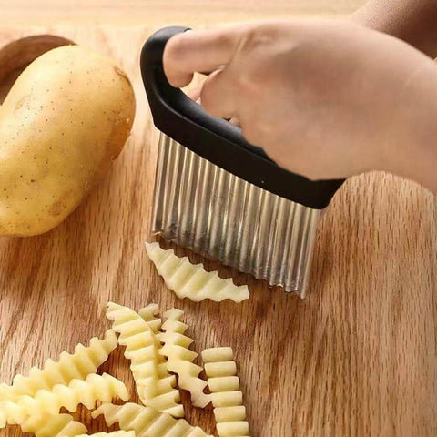 Crinkle cutter knife with black handle and stainless steel wavy blade