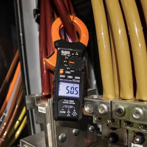 Digital Clamp Meter With Auto Range TRMS For AC DC Voltage And Current Up To 2000A testing electrical wires