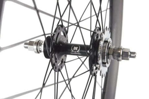 Close-up of Full Carbon Fixed Gear Wheelset 700C 88mm Track Clincher Matte Finish For Dope Street Rides, Toray T700C Fibers hub detail