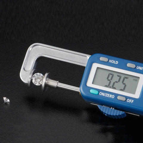 Digital Gauge Mrg-25 Electronic Pearl Calipers for Diamond Gemstone Jewelry measuring a diamond at 9.25mm