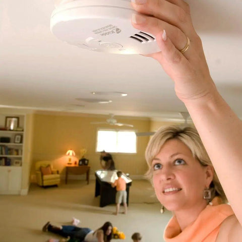 Worry Free Kitchen Photoelectric Smoke And Carbon Monoxide Alarm With 10 Year Sealed Battery being installed on ceiling