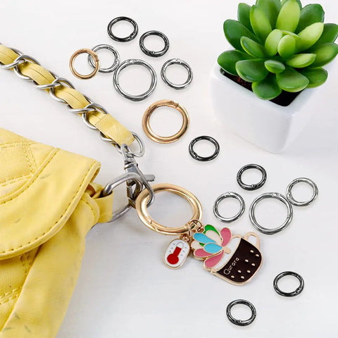 27 Piece Round Carabiner Clips Kit With Zinc Alloy Hooks For Keychains Bags Purses And DIY Projects Includes 3 Colors In 5 Sizes Go To Clips For Everyday Use. silver, gold, black round clips on bag and keychain