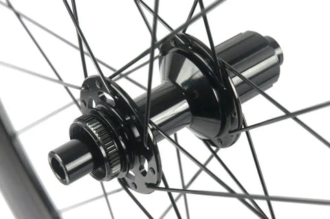 Close-up of 50mm Carbon Disc Brake Road Wheelset 700c Clincher 3K Matte Finish Lightweight hub with spokes.