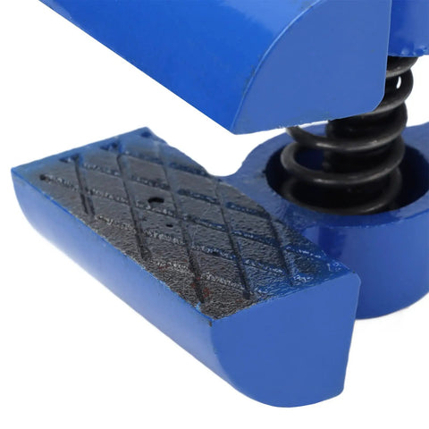50mm Mini Hand Vise With Carbon Steel Build And Non Slip Jaw, Locking Clamps For Precise Small Parts Work, Handy Boss Grade Tool For Maintenance, Model Making, Jewelry Crafting And Electronics Projects close-up of jaws