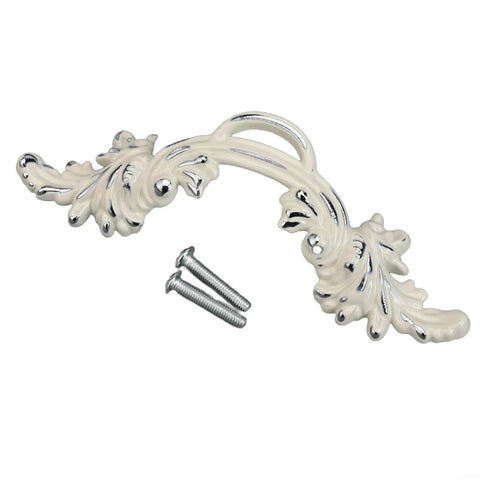 Antique-style cabinet handle in zinc alloy, yellow bronze finish, shown with screws. Designed for drawers and furniture hardware.