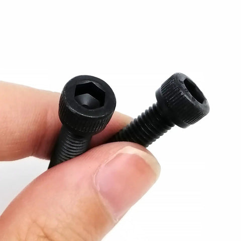 Hex Socket Cap Head Screws and Nuts Kit in Black Grade 12.9 Steel DIN912 M1.6 To M8 Includes Driver Bits Boxed Set with 1200 M1.6 Screws 400 M2 400 M2.5 400 M3 Nuts and Washers Heavy Duty DIY Garage Projects, close-up of black hex socket cap screws