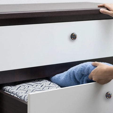 Hands opening drawer with Colorful Stars Pattern Crystal Glass Drawer Knob Set Dope Circle Shape Cabinet Pulls With Screws