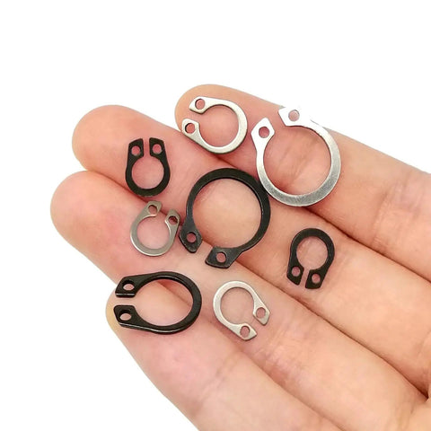 Heavy Duty Retaining Rings Assortment Kit 750 1500 2700 Pcs M5 M6 M8 M10 M12 M14 M16 M20 C Type External Circlips in hand