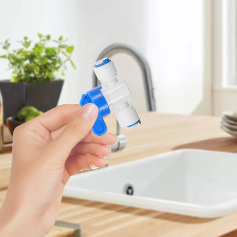 Super Easy Push To Connect White Pom Water Purifier Fittings Kit With 10 Pieces Smooth Hose Connectors No Burrs For Home Filters And Professional Use Super Durable And Quick Install, white 3-way fitting in hand