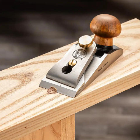 Bench Dog Small Chisel Plane Durable Flush Plane with Hardened Blade on wood surface