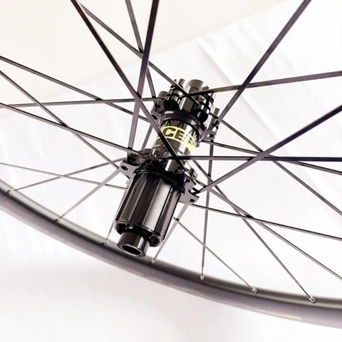 Close-up of hub and spokes on Carbon Fiber 700C Road Bike Wheel Set with 50mm Clincher Rim Ultralight Aluminum Alloy Double Wall Disc Brake
