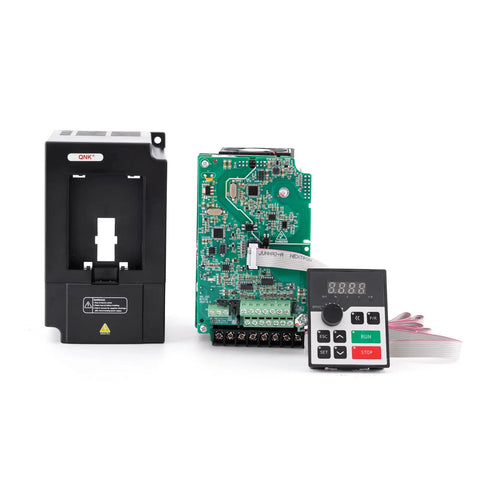 5.5KW VFD Inverter For CNC Spindle Motor Converts Single Phase To 3 Phase 220V 25A 0-2000 Hz with control panel and casing