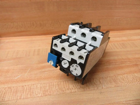Single overload relay T25DU32 24-32 A 3-pole thermal motor protector Class 10 manual or automatic reset panel mount shown