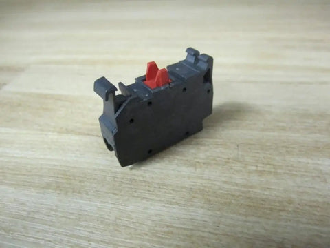800F-Q01 Contact Block With Plastic Housing Spring Clamp Terminals 1NC Contact 22 5 Millimeter Mount Industrial Control Component