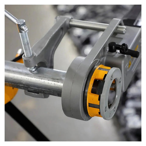 Close-up of Top Rated 2 Inch Heavy Duty Electric Pipe Threading Machine Cutter Set SQ30-2C gear mechanism.