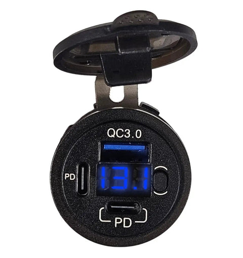 Heavy Duty Battery Box With Usb And Usb C Charging Ports And Built In Voltmeter For Group 24 27 31 Cells showing USB ports and digital voltmeter