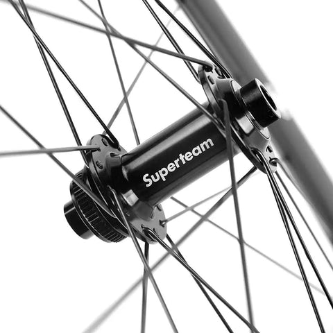 Close-up of hub on Dope Carbon Road Bike Disc Brake Wheelset 700c Clincher 60mm Deep 23mm Wide Transparent Rim Finish