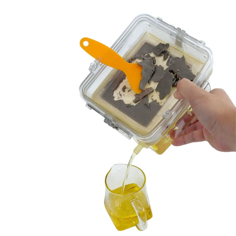 High Efficiency Automatic Edible Oil Filter Machine For Household Use features transparent food grade cup pouring clarified oil.