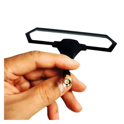 Hand holding Crazy Long Range Antenna For Drone Radio System 868 915MHz CRSF TX Up To 35KM Rock Solid Control Link