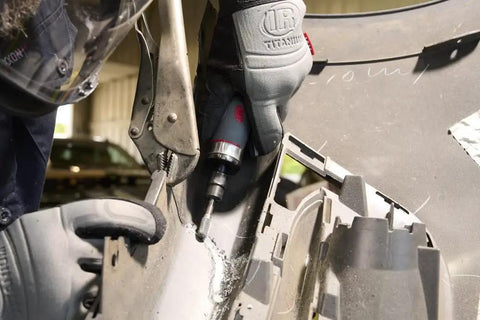 Heavy Duty 1/4 Inch Collet Air Die Grinder Featuring Ergonomic Grip And Mean Knockout Motor cranking up to 35000 Rpm used for grinding plastic surfaces.