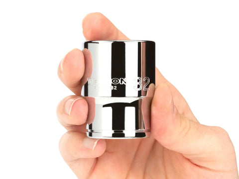 Hand holding a standard length socket from Three Quarter Inch Drive Six Point Metric Socket Set, Twenty Three Piece Range Nineteen To Fifty Millimeter.