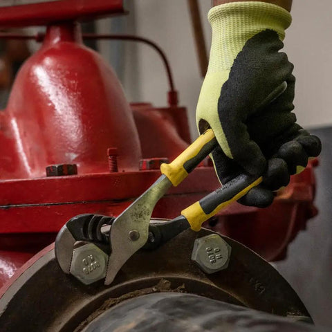 Using Adjustable Jaw Pump Pliers 10 Inch With Quick Adjust Rivet For One Hand Use on industrial pipe fitting