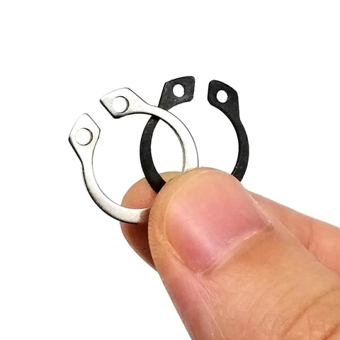 External Circlip Kit Set For Shafts 5 To 20 Mm C Type Retaining Rings in hand