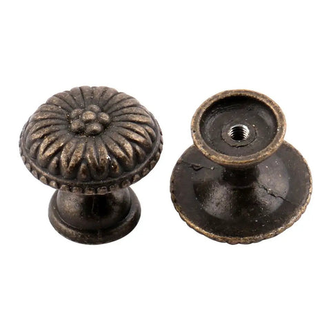 Snag These Kickin Vintage Bronze Metal Drawer Pulls And Cabinet Knobs For A Top Notch Home Decor Upgrade Includes Three Sturdy Screw Mount Hardware Fixes For You
