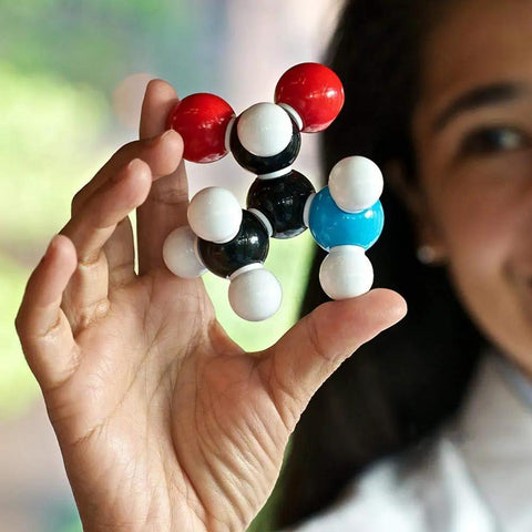 Chemistry Molecular Model Kit For Students And Teachers, 444 Pieces Including 136 Atoms And 158 Bonds, Fullerene Set in hand