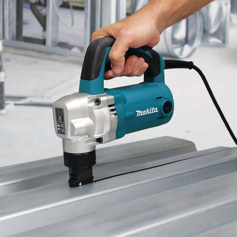 Powerful 710W Nibbler With 3.2 mm Capacity cutting metal sheet, ergonomic soft grip handle, chip clearance from below