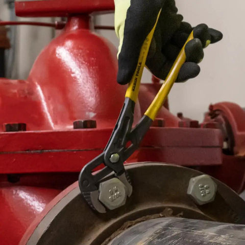 10 Inch Quick Adjust Tongue And Groove Pliers With Push Button Ratchet for fast positioning on red industrial valve