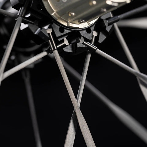 Close-up of Unaas Pro2 700C Carbon Fiber Wheelset With Disc Brakes Ultralight 1430g showing carbon spokes and hub