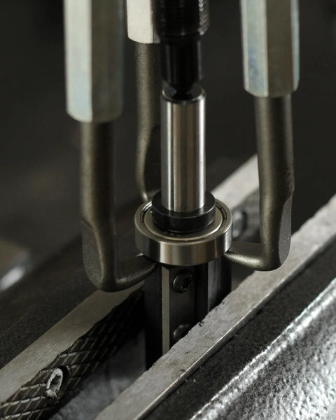 GallopMax 21-in-1 bearing puller close-up: steel inner-hole three-jaw puller gripping a bearing.
