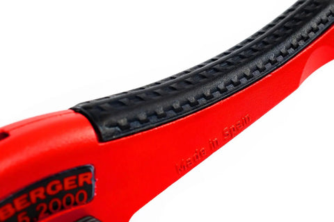 Close-up of rubberized handle on Pro Grade Plastic Pipe Cutter With Stainless Steel Blade, Transport Lock For 0-42 mm PVC CPVC PEX Pipes