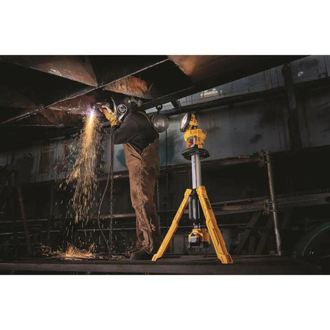20V Max LED Work Light With Telescoping Tripod Stand 3000 Lumens 3 Modes Natural White Beam Cool To The Touch Portable Tool in use on jobsite