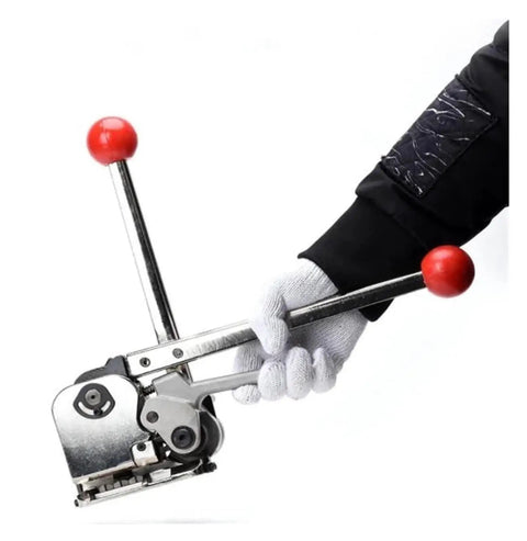 GD35 Manual Sealless Steel Strapping Machine Innovative Combination Banding Tool in use, showcasing metal tightening mechanism.