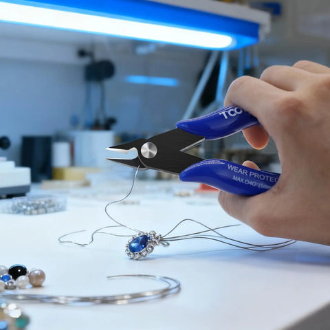 Hand using Micro Flush Cutters 5 Pack Small Wire Cutters Snips Pliers Nippers Side Cutter Diagonal Cutting For Zip Ties Craft Electronics Built Tough With 16 AWG Capacity Sprue Cutters For Plastic Models on jewelry wire.