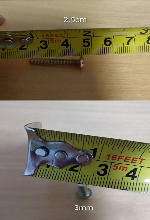 Measurement of metal screws using a tape measure showing sizes 2.5cm and 3mm on a wooden surface.