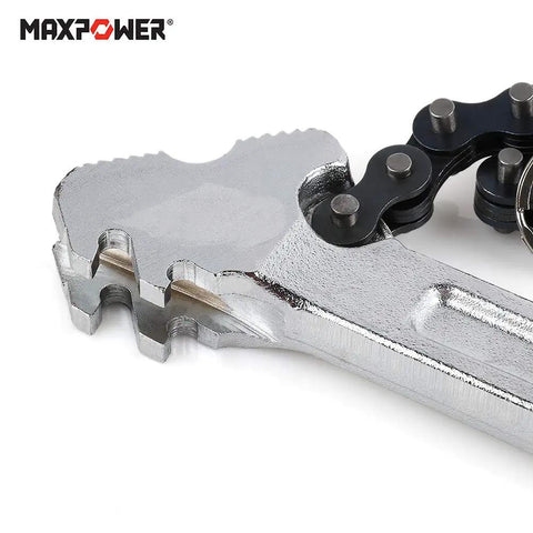 Close-up of 24 Inch Chain Wrench With 6.3 Inch Pipe Capacity Heavy Duty Chromium Vanadium Steel showing serrated teeth and chain.