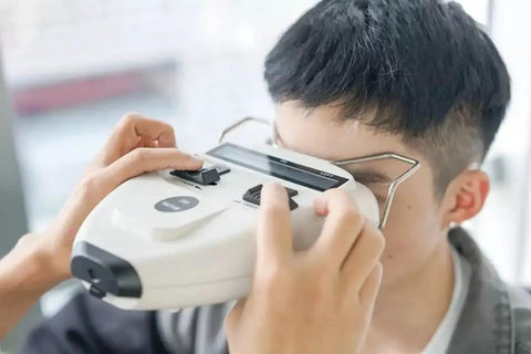 Optical Digital Pupillary Distance Meter With LCD Display Pupilometer For Eyeglasses Refraction Measurements Super Easy To Use Interpupillary Distance Tool Ophthalmic Equipment For Clinics And Home Use, used on a patient