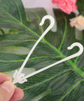 Garden Plant Support Clip And Vine Pull Hook Trellis Fastener For Cherry Tomatoes And Vegetable Vines Keeps Fruit Stems Steady To Prevent Breakage In Wind And Heavy Fruit Weight Ideal DIY Garden Maintenance Gear, white plastic