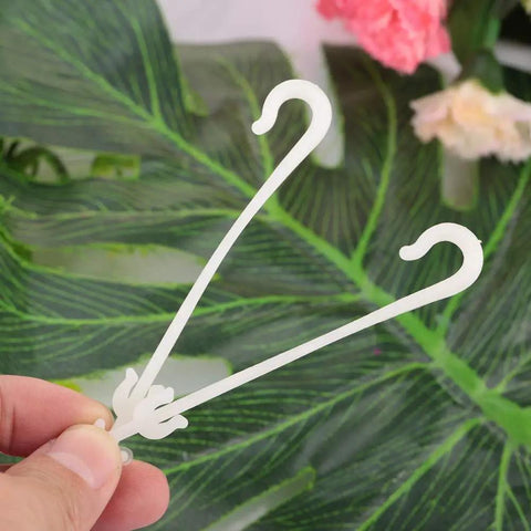 Garden Plant Support Clip And Vine Pull Hook Trellis Fastener For Cherry Tomatoes And Vegetable Vines Keeps Fruit Stems Steady To Prevent Breakage In Wind And Heavy Fruit Weight Ideal DIY Garden Maintenance Gear, white plastic