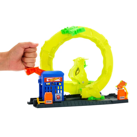 Snake Spiral Attack Toy Car Track Set With 1 To 64 Scale Die Cast Vehicle showing corkscrew loop and launch mechanism