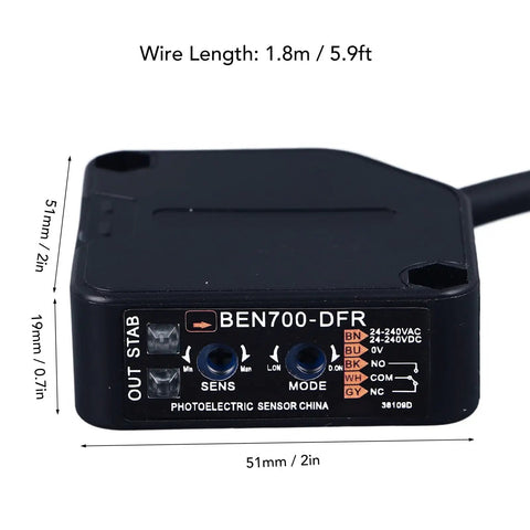 Indoor Wall Mounted Retroreflective Photoelectric Sensor With 1.8m Cable And Reflector Panel for automation equipment, front view.