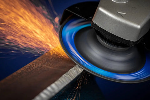 Beast Mode CC Grind Robust Ceramic Disc For Aggressive Metal Grinding With STEELOX VICTOGRAIN Ceramic And Rugged Fiberglass Backing in use