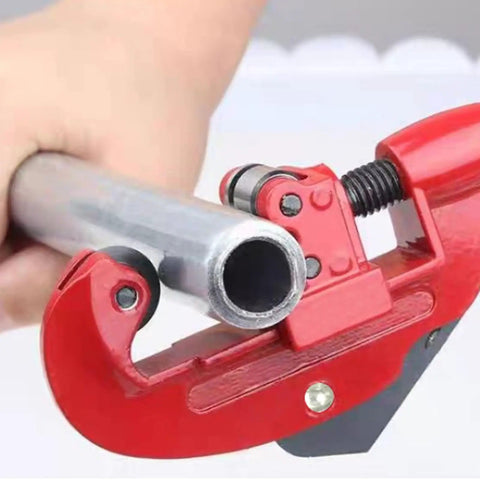Ergonomic Pipe Cutter 3-28mm Tubing Cutter for Metal Aluminum Stainless Steel Heavy Duty Hand Tool in use cutting a metal pipe