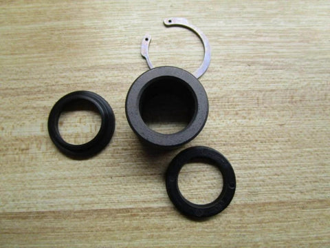 Hydraulic Seal Kit R432015242 P-068148-K0000 components on wooden surface, including O-rings and gaskets for Rexroth Bosch repairs